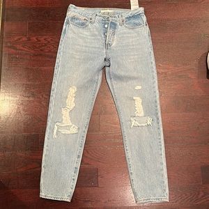 Levi’s size 28 only worn less than 6 times great condition fits true to size